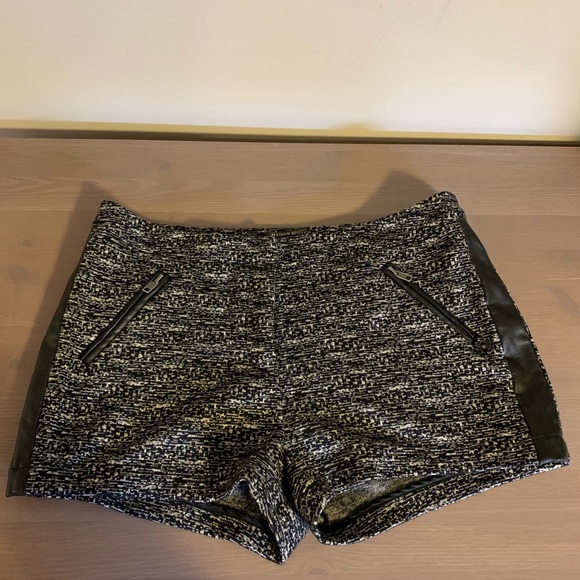 Maison Scotch Rendez Vous Black and White Shorts - Women’s Size 2 - Picture 3 of 5